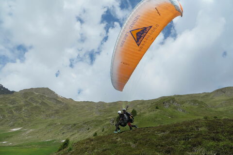 Adrenalin pur beim Paragliding - Adrenalin pur beim Paragliding