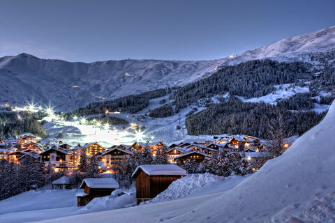 @Serfaus-Fiss-Ladis Marketing GmbH, @Kirschner Andreas - Fiss bei Nacht mit Skigebiet